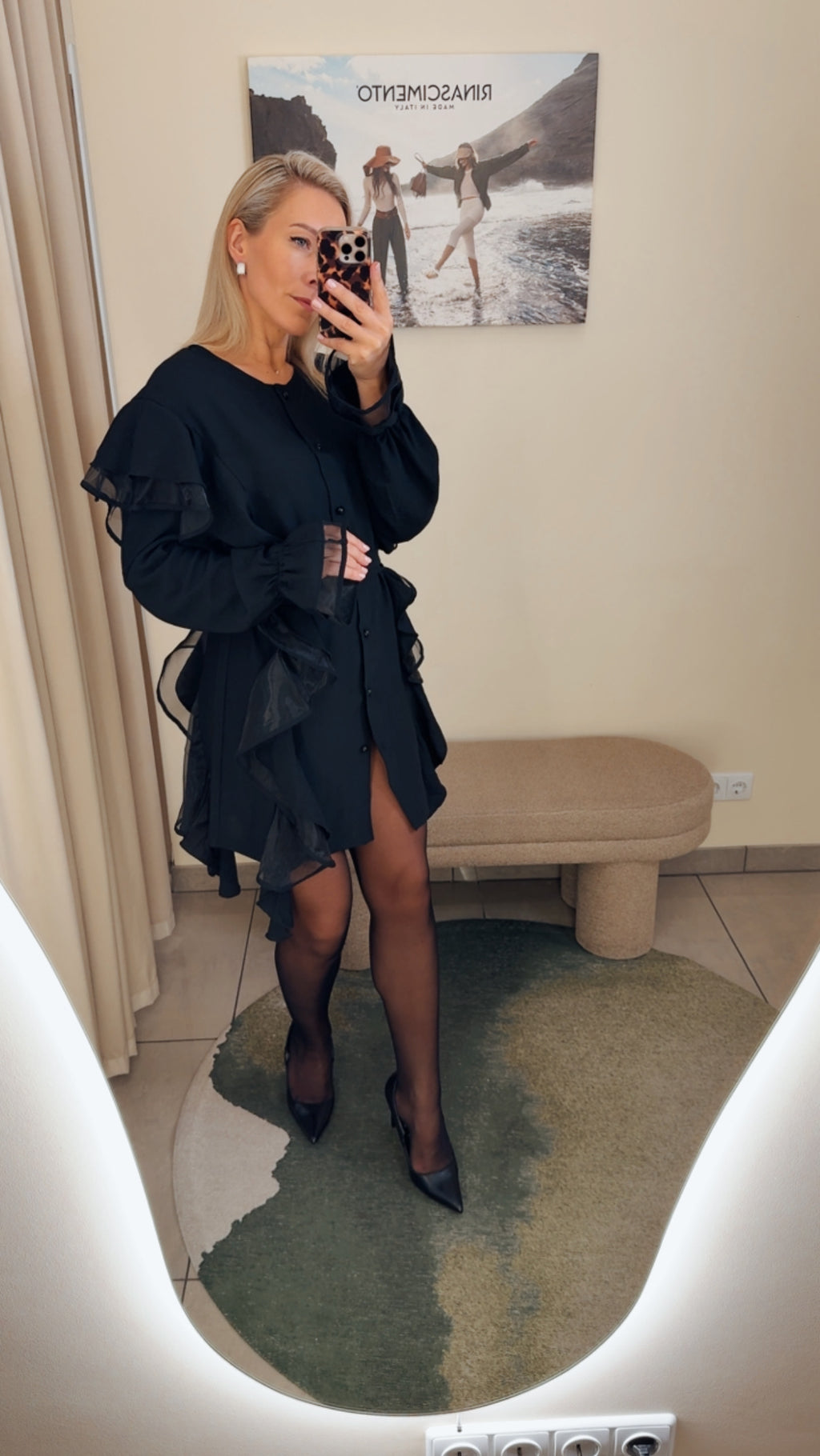 Short dress with belt