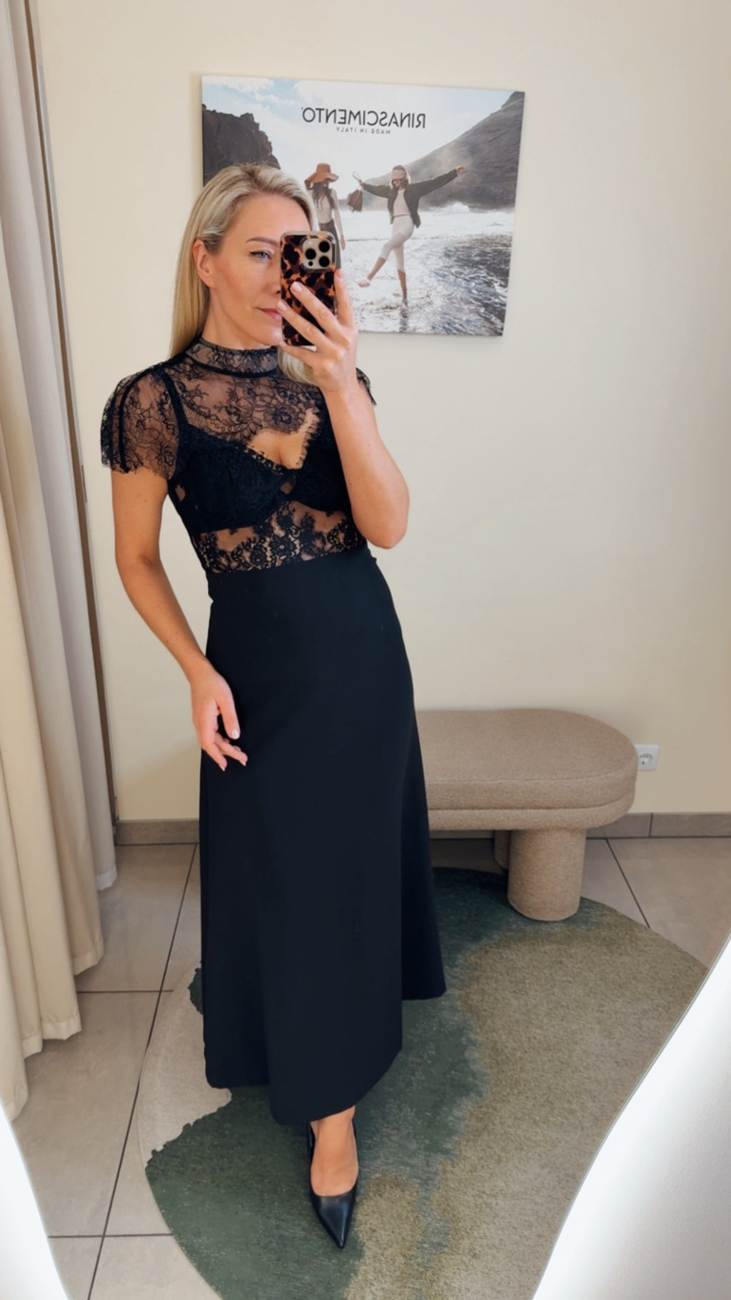 IMPERIAL juoda suknelė su nėrinių detalėmis