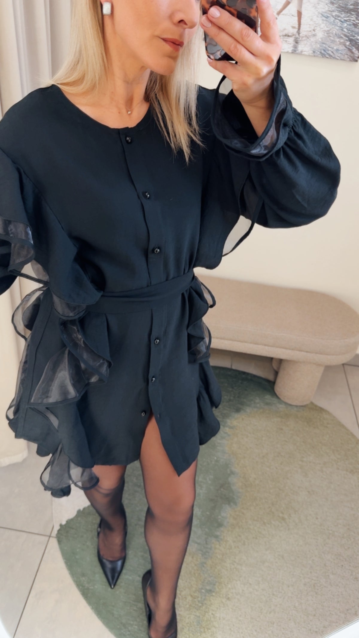 Short dress with belt