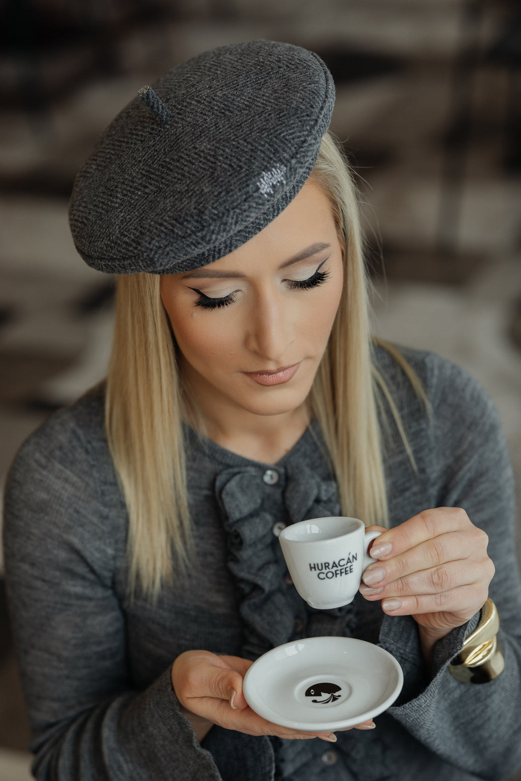 Pilka klasikinė beretė